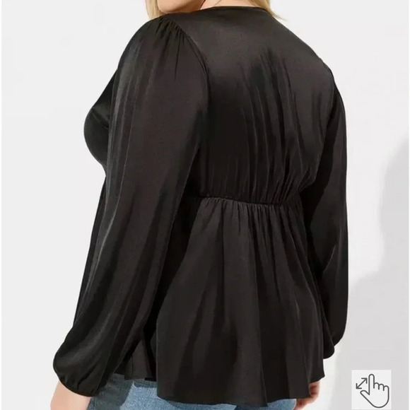 🌴Torrid NWT Satin Button Front Top 5X/28 in Deep Black - Picture 2 of 6